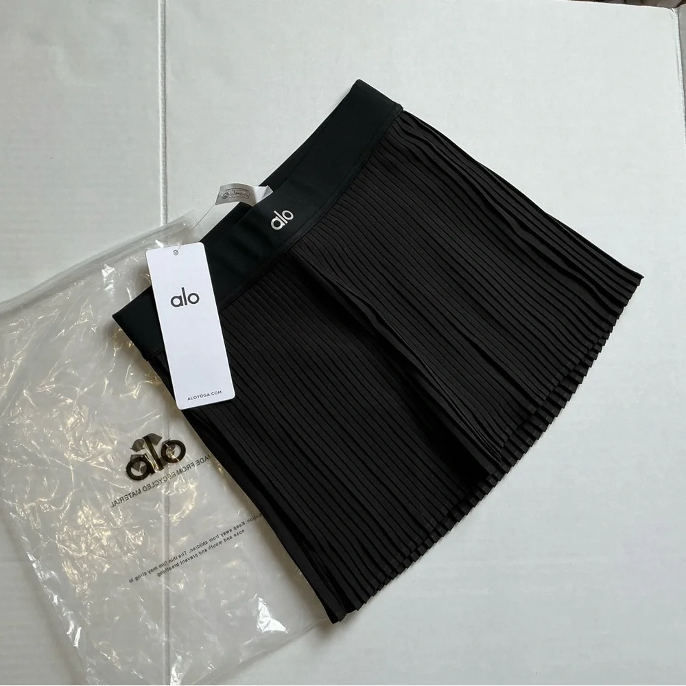 ALO grad slam Black Pleated Skirt Sz M